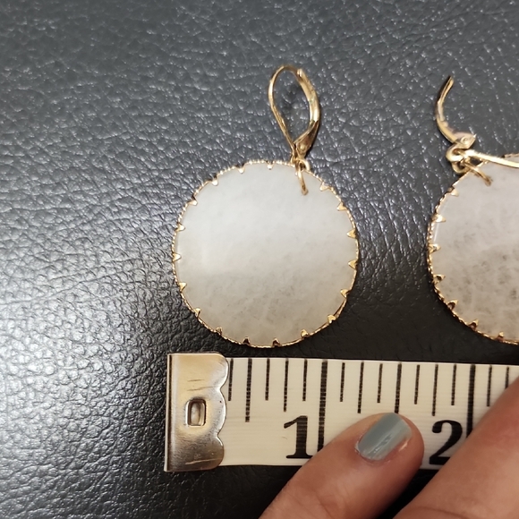 Elegant Gold and White Dangle Earrings - Picture 4 of 4